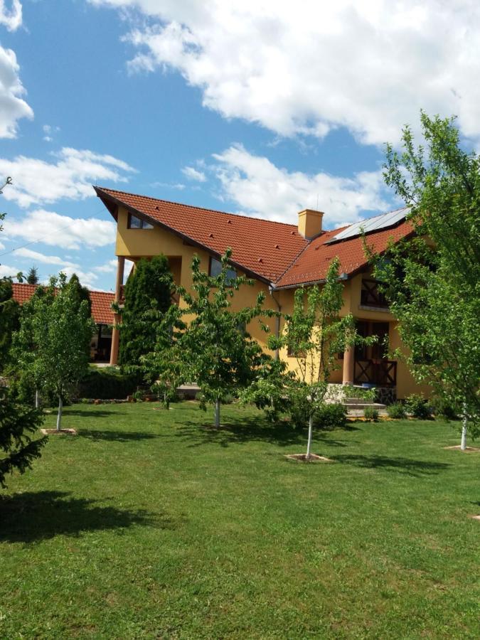 Kara Apartman Одореу Секуеш Екстериор снимка